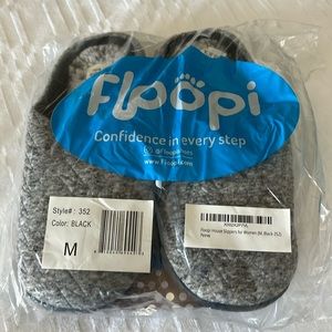 Floppi women’s house slippers BNWT-a must have!!